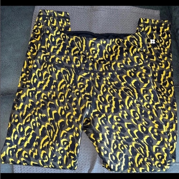 Sweaty Betty 7/8 Running Leggings… size XS good condition … yellow Leopard Print - Picture 1 of 4